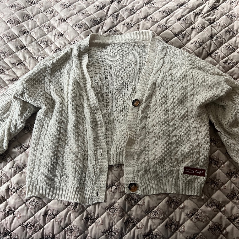 Authentic Taylor Swift Red Cardigan - Picture 2 of 4